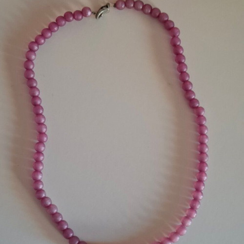 Lilac necklace with beads like new, minimal and elegant