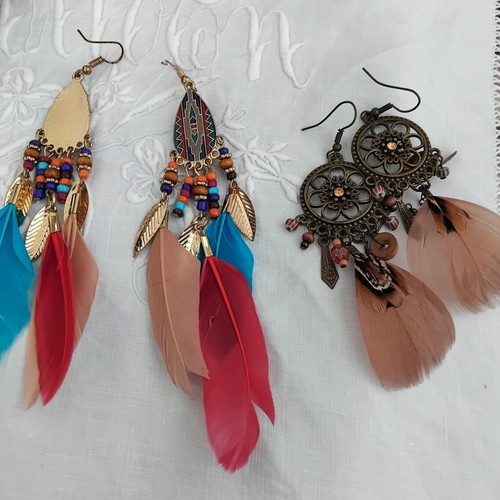 Set of 3 bohemian and ethnic style dangling earrings like new, multicolor