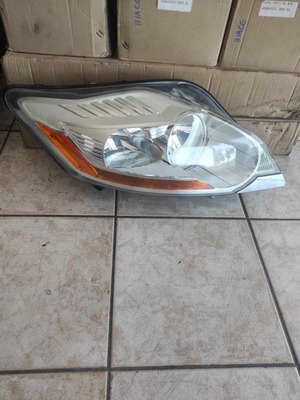 Front right headlight Ford Kuga '08-'13 used with broken mount
