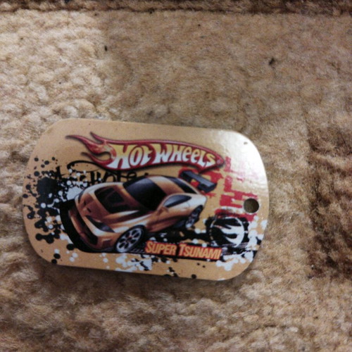 Hot Wheels metal tag like new, collectible