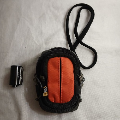 Case Logic camera case for compact camera used in good condition