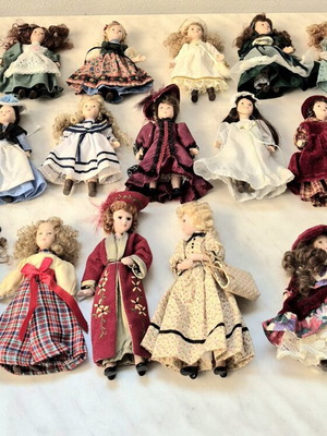 Porcelain doll collection like new, pack of 20 vintage dolls