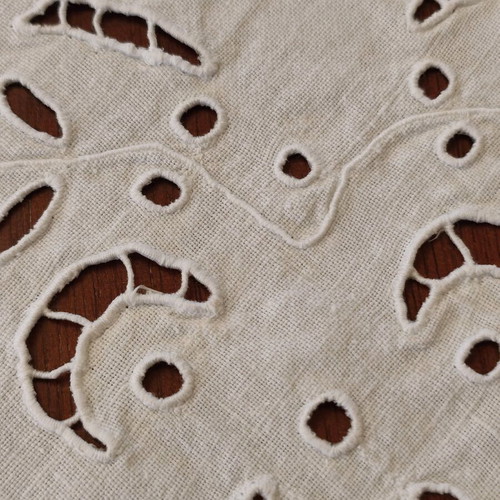 Handmade cutwork tablecloth like new 160x160