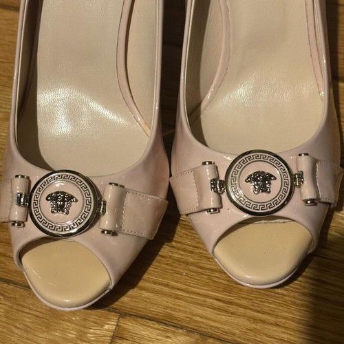 Versace Medusa patent leather heels new, size 39, pink