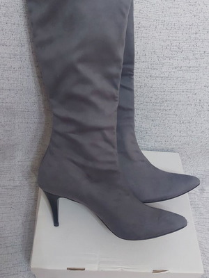 Gray suede boots size 39 like new with 8cm heel