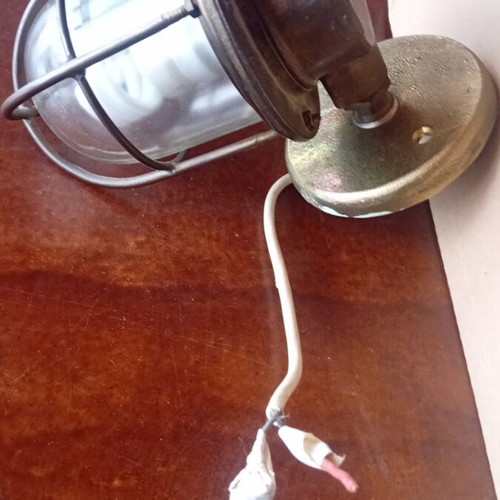Bronze outdoor light fixture like new