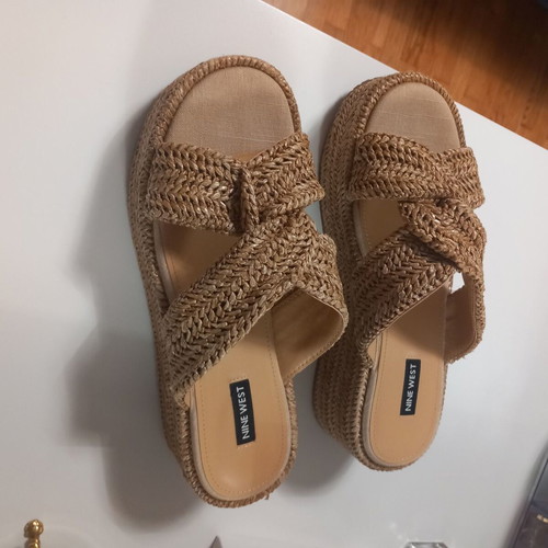 Nine West women's platform sandals, beige and gold, size 40