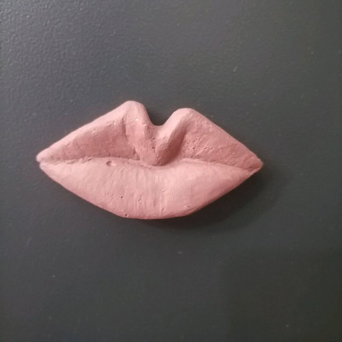 Handmade lips-shaped magnets new, made of plaster and acrylics
