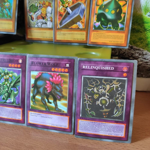 Yu-Gi-Oh! card set like new, 14 cards including Genesis Vampire