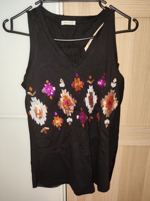 Sleeveless blouse black size M like new