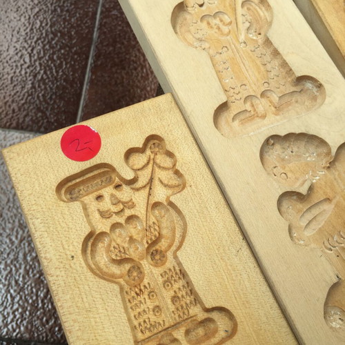 Wooden Retro Biscuit Mold hand engraved like new