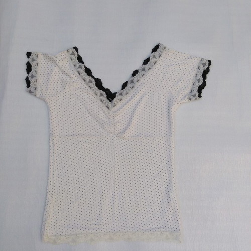 White polka dot top like new with lace details, size S