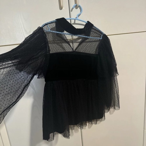 Benetton blouse with lace and velvet like new, size M