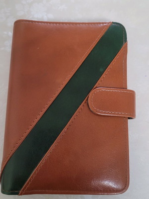 Agenda new in excellent condition with card slots and notepad