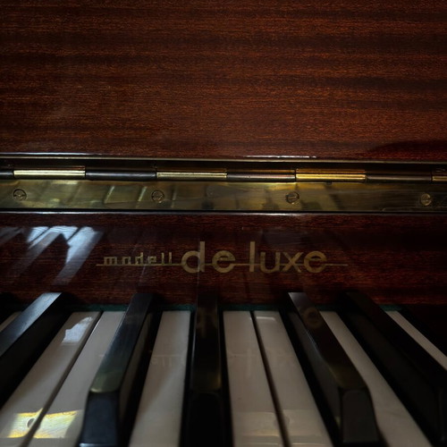 Rönisch 109 Deluxe Acoustic Piano like new, German compact upright