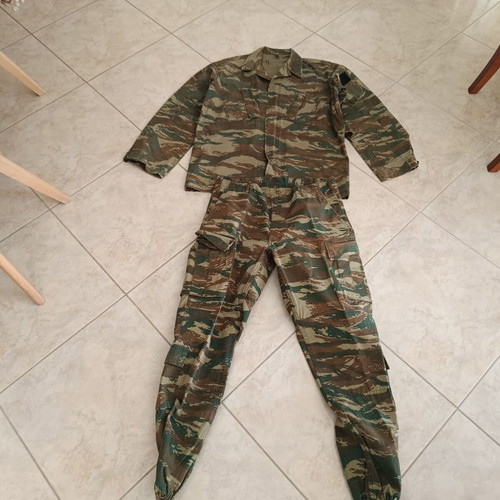 New type camouflage uniform jacket large, pants medium