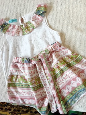 Girls clothing set like new, pants and blouse for ages 2.5 to 4