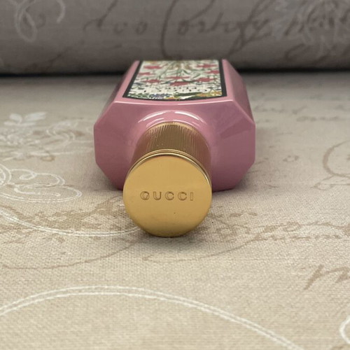 Gucci Flora perfume bottle like new, empty for decoration or collection