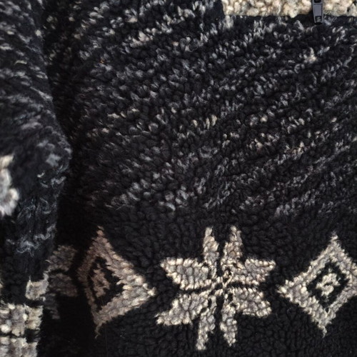 Fleece oversized sherpa pullover with zipper and Nordic design size L like new