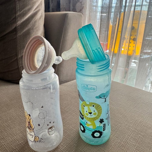 Baby bottles like new condition, set of 2