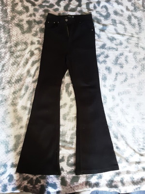 Τζιν καμπάνα μαύρο Stradivarius καινούργιο, μέγεθος XXS