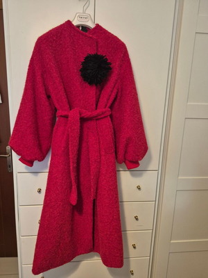 Lumina boucle coat red like new
