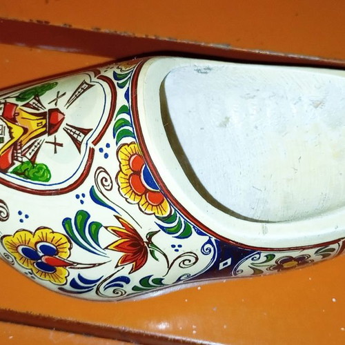 Souvenir decorative brush from Holland used