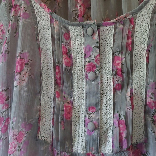 Gray transparent blouse tunic with pink, lilac and white flowers size XL like new