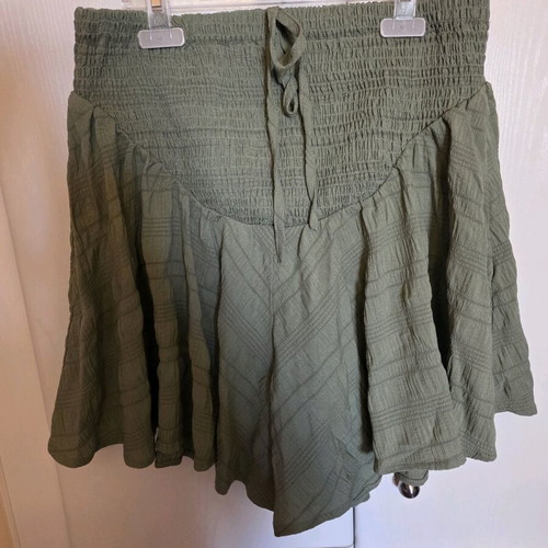 Shein Olive Maternity Shorts Medium Like New