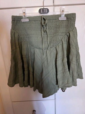 Shein Olive Maternity Shorts Medium Like New