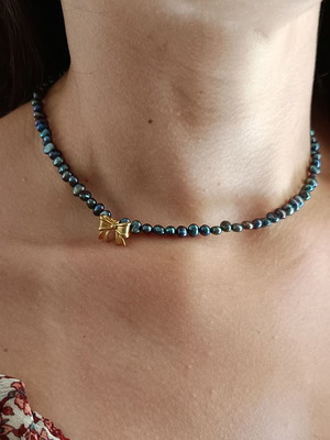 Necklace with black pearls & metallic bow