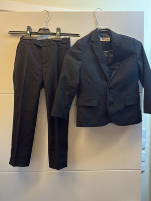 H&M suit used for 5-6 years old black