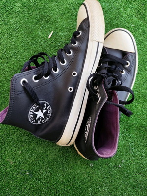 Δερμάτινα Converse, μέγεθος 41, άριστη κατάσταση, μαύρα με μωβ