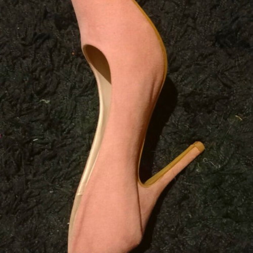 Famous Shoes pink suede heels like new, size 39