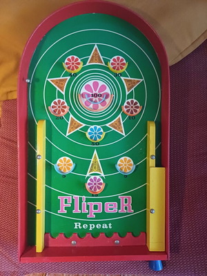 Wooden flipper used from the 70s, missing the ball