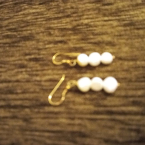 Jewelry set with faux pearls like new, necklace, bracelet and earrings