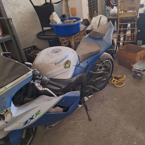 Kawasaki Ninja ZX-6R used with papers and key, front light broken