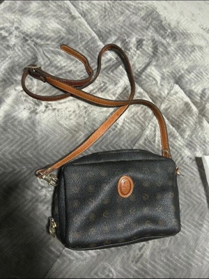 Crossbody bag one compartment
