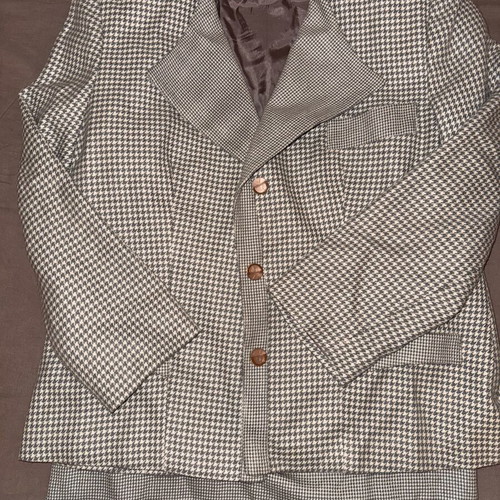 Suit set like new, jacket and skirt in white and gray, size XL