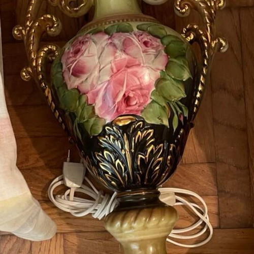 Vintage table lamp in amphora shape with hand-painted porcelain roses