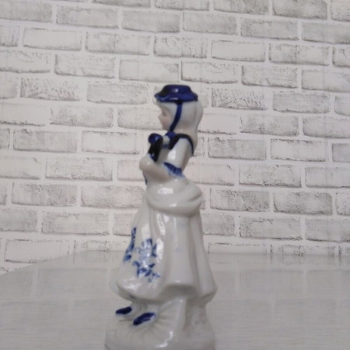 Vintage porcelain girl figurine like new