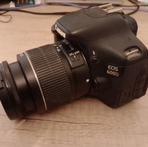 Πωλείται DSLR Camera CANON EOS 600d & EF-S 18-55 Kit!