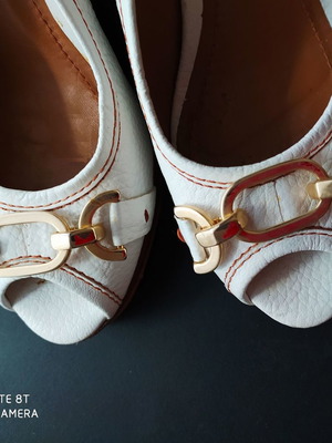 Peep toe γνήσιο δέρμα λευκό με λεπτομέρειες σε θαμπό χρυσό, καινούργιο