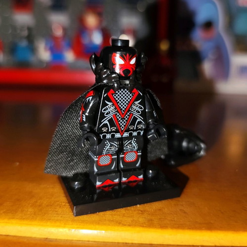 Spider-Man Miles Morales (Arachknight Suit) σαν καινούργιο με βάση και εξαρτήματα