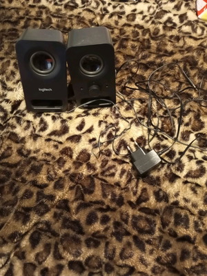 Logitech Z150 floor speakers like new