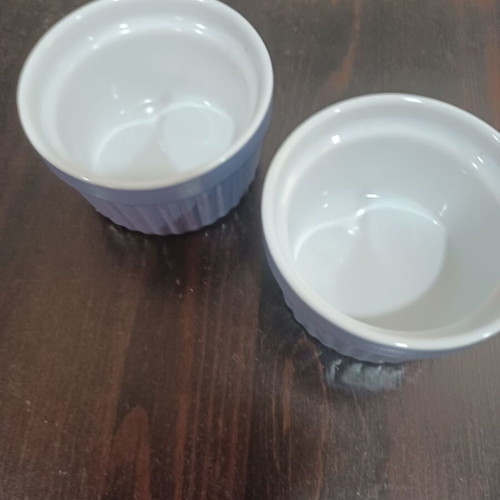 Set of 2 small heatproof dishes like new