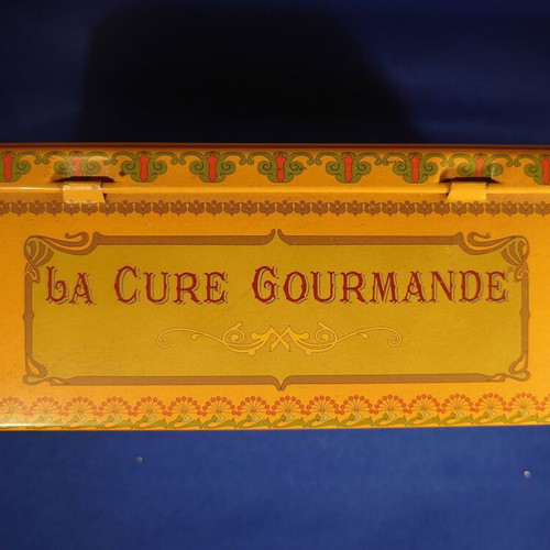 Rare French collectible Aux Amandes metal jewelry box like new