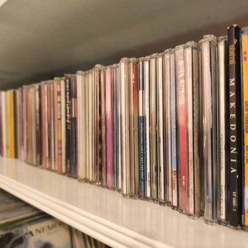 Greek CD singles like new, pack of about 370