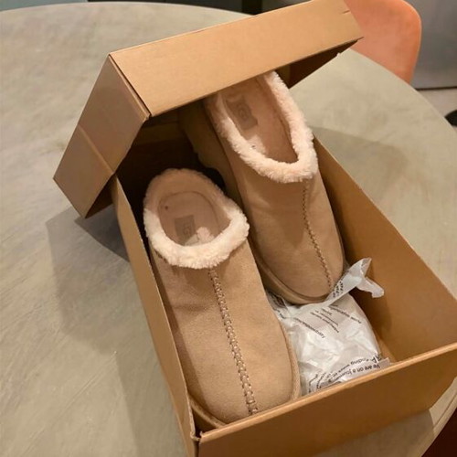 Ugg shoes new, size 39, beige