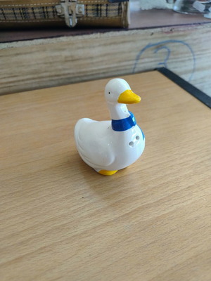Ceramic pepper shaker